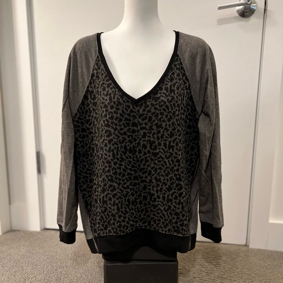 Sanctuary Leopard Print Zipper Detail Sweater Size Medium - Picture 3 of 13